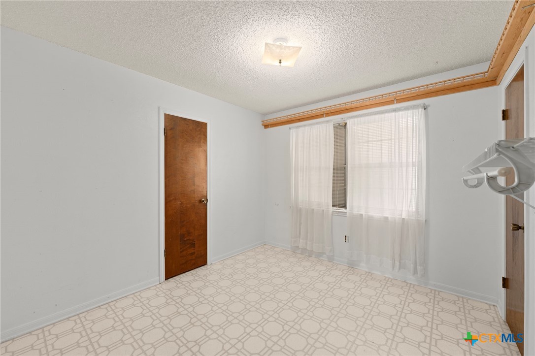 23168 Wolfridge Road Killeen, TX 76549 - Photo 26 of 42 an empty room with windows