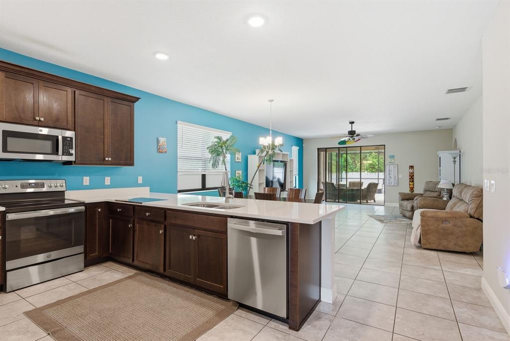 11632 Weaver Hollow Road New Port Richey, FL 34654 - Photo 4 of 33
