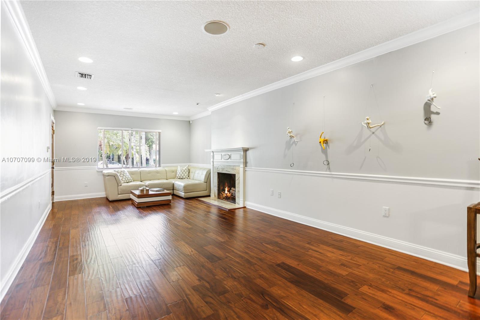 35 Southwest 18th Road Miami, FL 33129 - Photo 5 of 27 Gallery Image 5