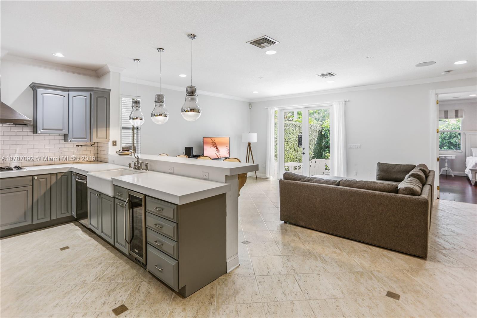 35 Southwest 18th Road Miami, FL 33129 - Photo 8 of 27 Gallery Image 8