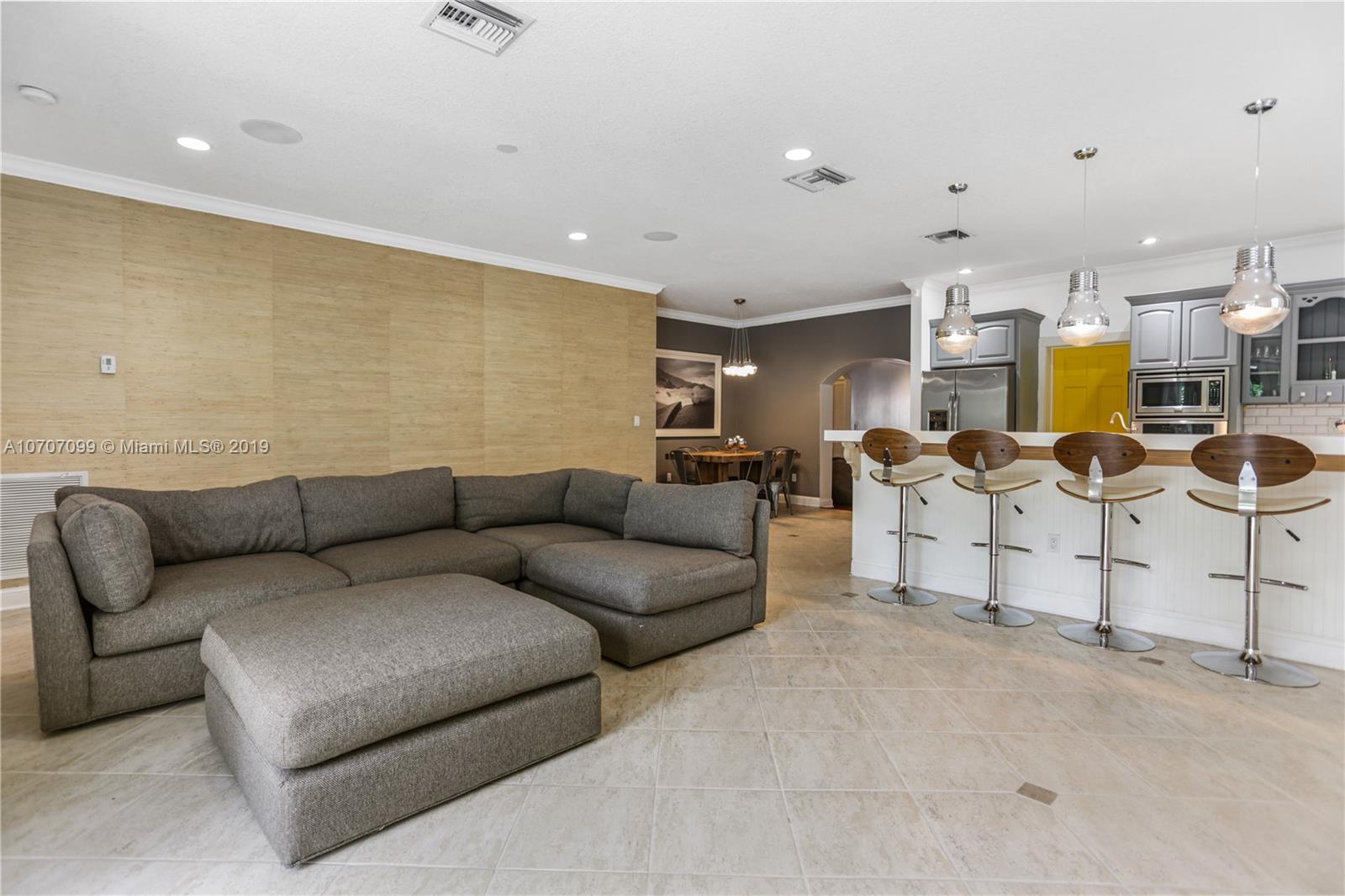35 Southwest 18th Road Miami, FL 33129 - Photo 9 of 27 Gallery Image 9