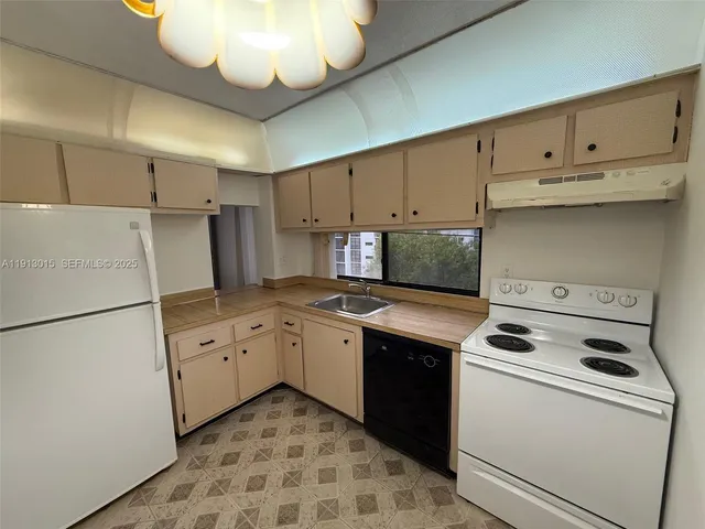 $2,200 | 17011 North Bay Road, Unit 706, Sunny Isles Beach, FL 33160