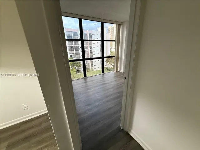 $2,200 | 17011 North Bay Road, Unit 706, Sunny Isles Beach, FL 33160