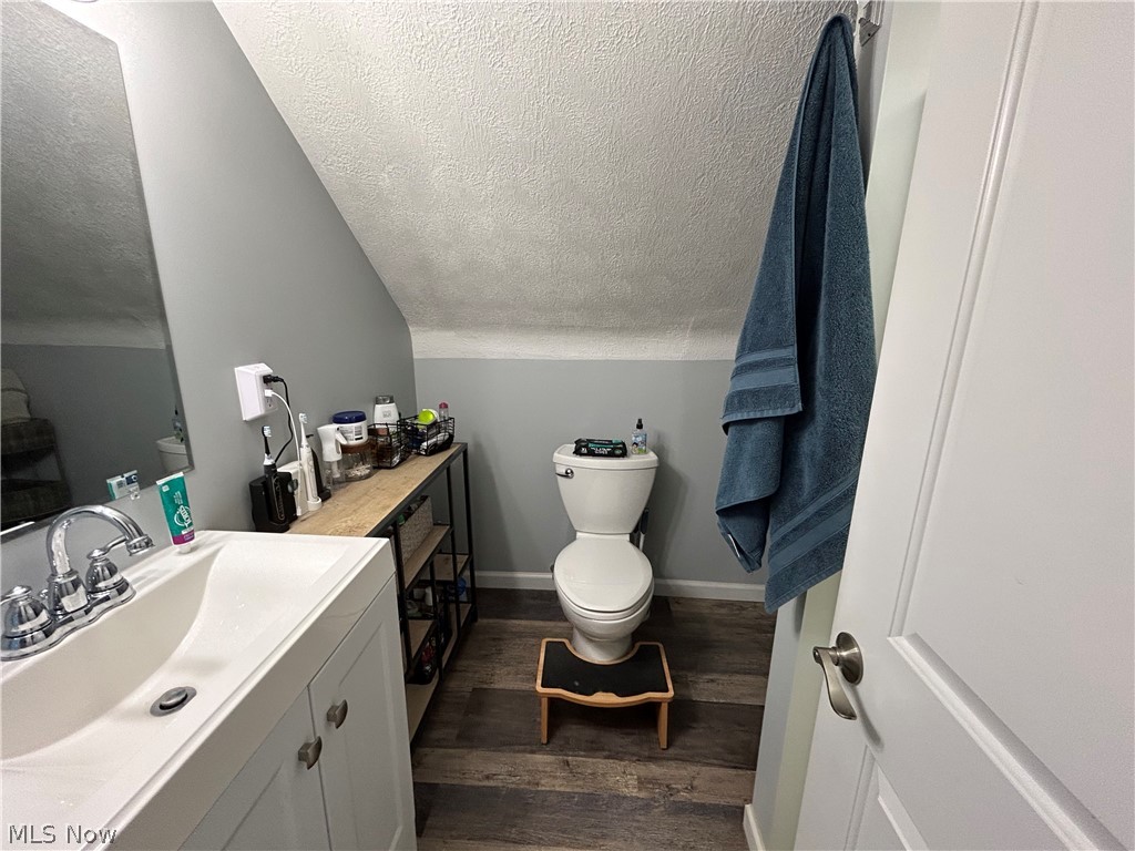 31910 Dickerson Road Willowick, OH 44095 - Photo 14 of 27 Full bath with shower off of Master Suite