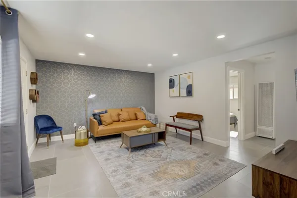 $3,200 | 16562 Regina Circle, Unit 4, Huntington Beach, CA 92649