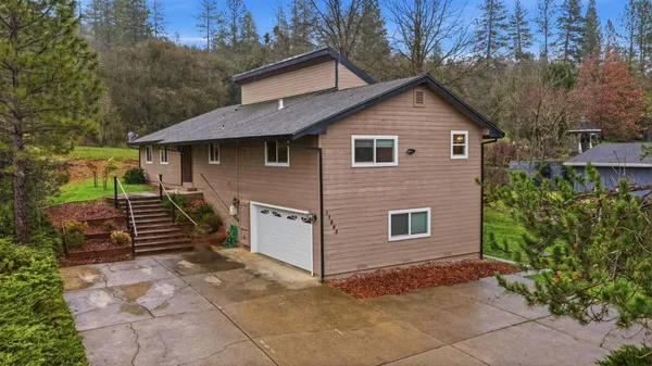 a view of a house with a yard