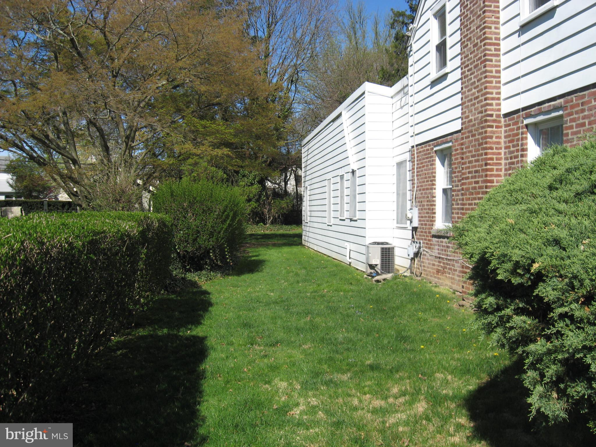 412 Walnut Place Havertown, PA 19083 - Photo 4 of 13 Gallery Image 4