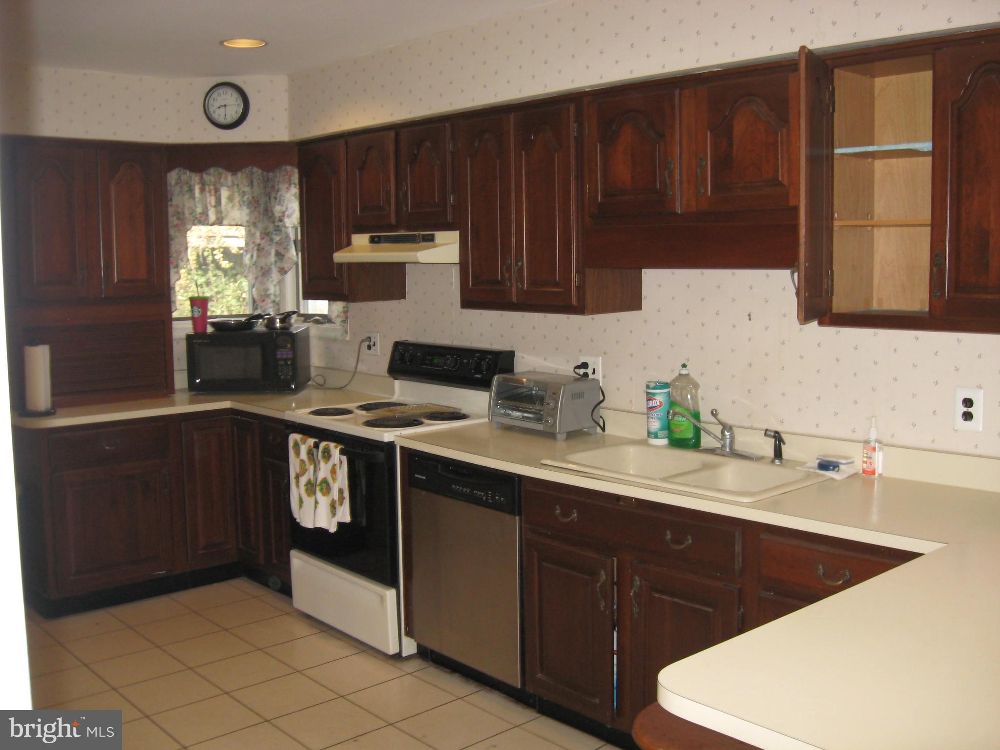412 Walnut Place Havertown, PA 19083 - Photo 5 of 13 Gallery Image 5