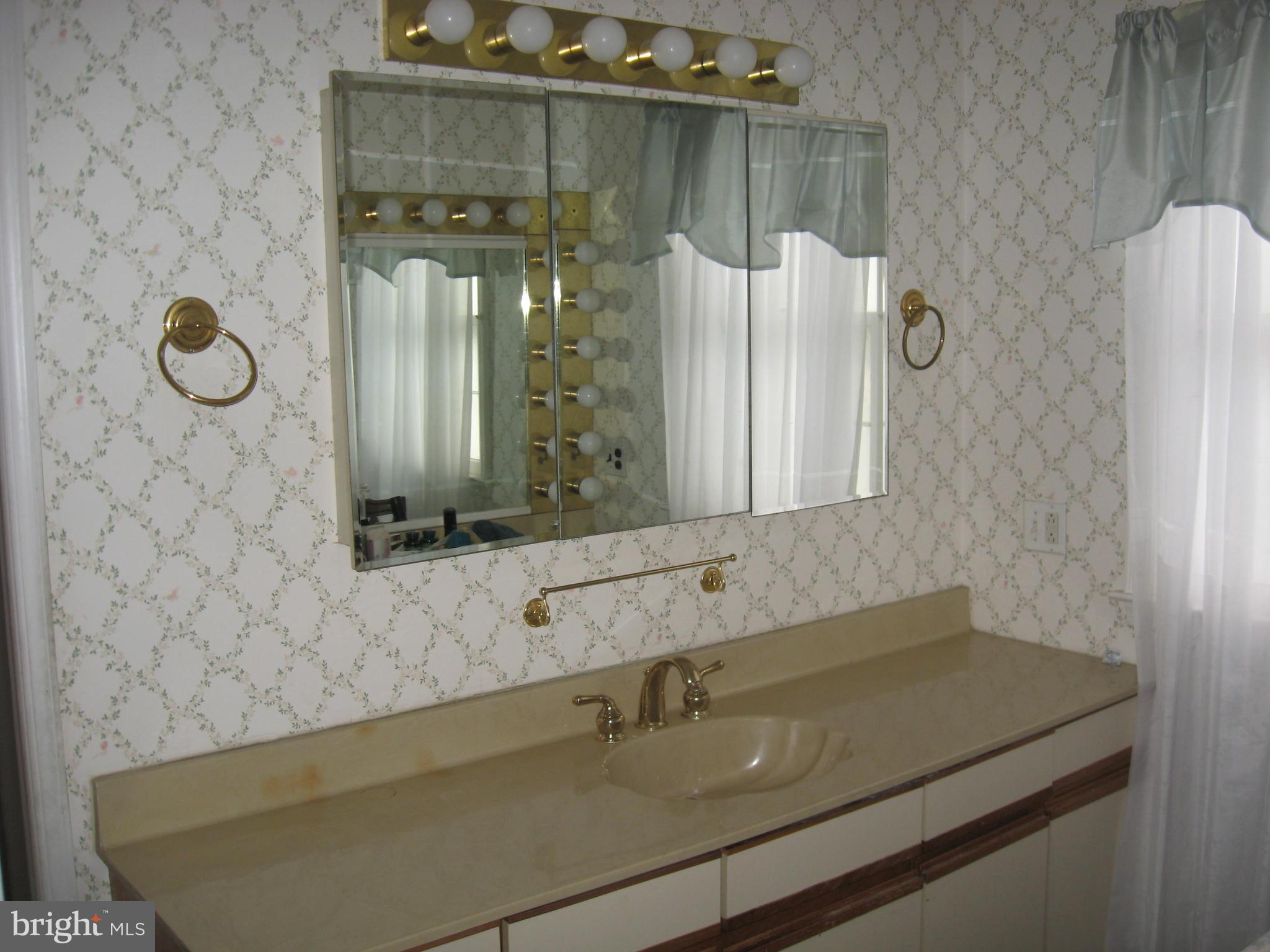 412 Walnut Place Havertown, PA 19083 - Photo 8 of 13 Gallery Image 8