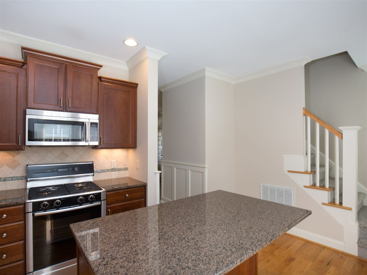 2749 Oberlin Road, Unit 101 Raleigh, NC 27608 - Photo 9 of 24 Photo 9