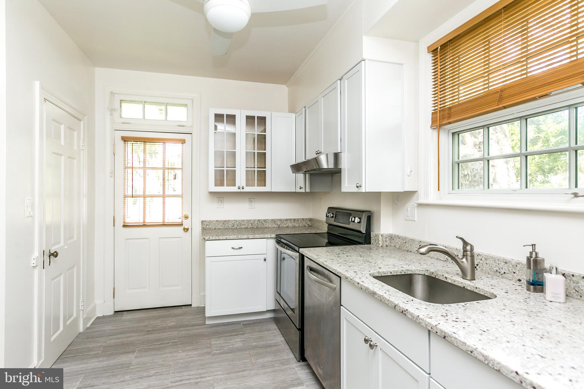 314 St Dunstans Road Baltimore, MD 21212 - Photo 10 of 41