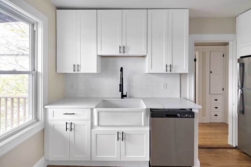 23 Thelma Road, Unit 3 Boston, MA 02122 - Photo 5 of 20