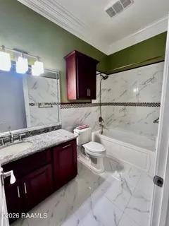 $957,600 | 204 Ravine Run Drive, Lafayette, LA 70506