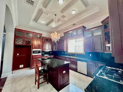 $957,600 | 204 Ravine Run Drive, Lafayette, LA 70506