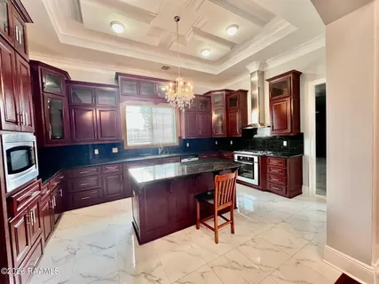 $957,600 | 204 Ravine Run Drive, Lafayette, LA 70506