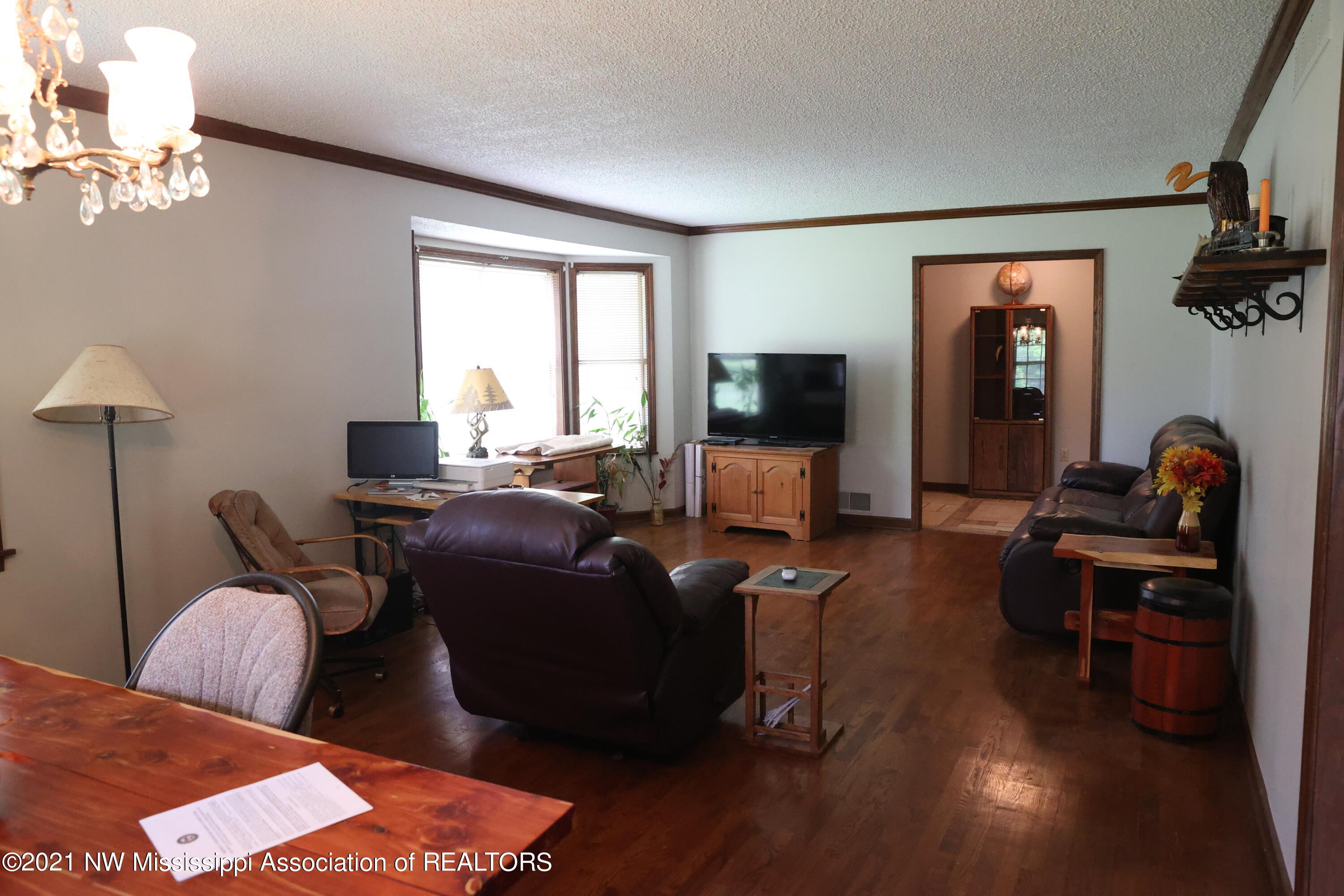 28 Oak Road Byhalia, MS 38611 - Photo 12 of 22 Living Room