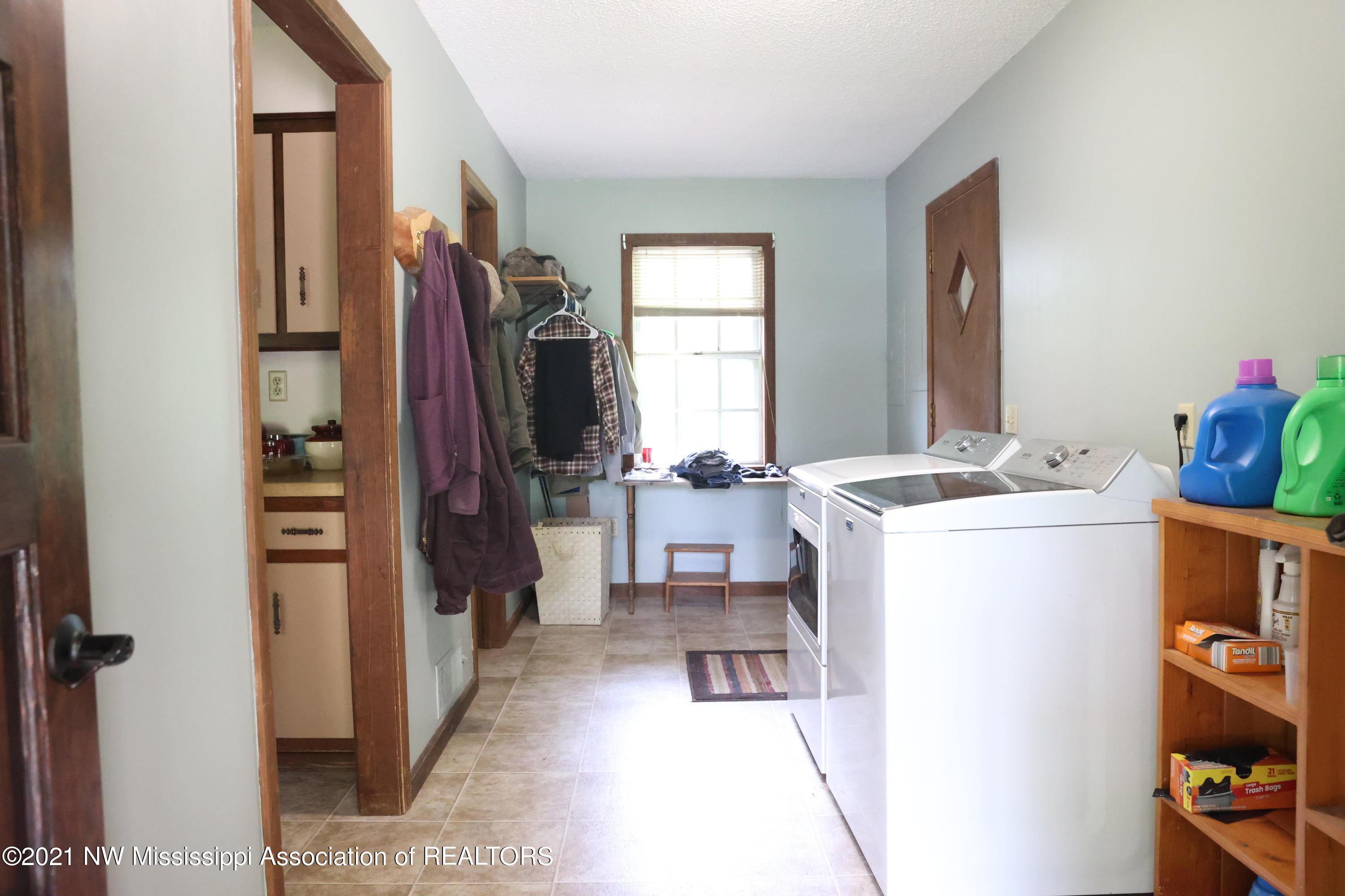 28 Oak Road Byhalia, MS 38611 - Photo 16 of 22 Laundry Room