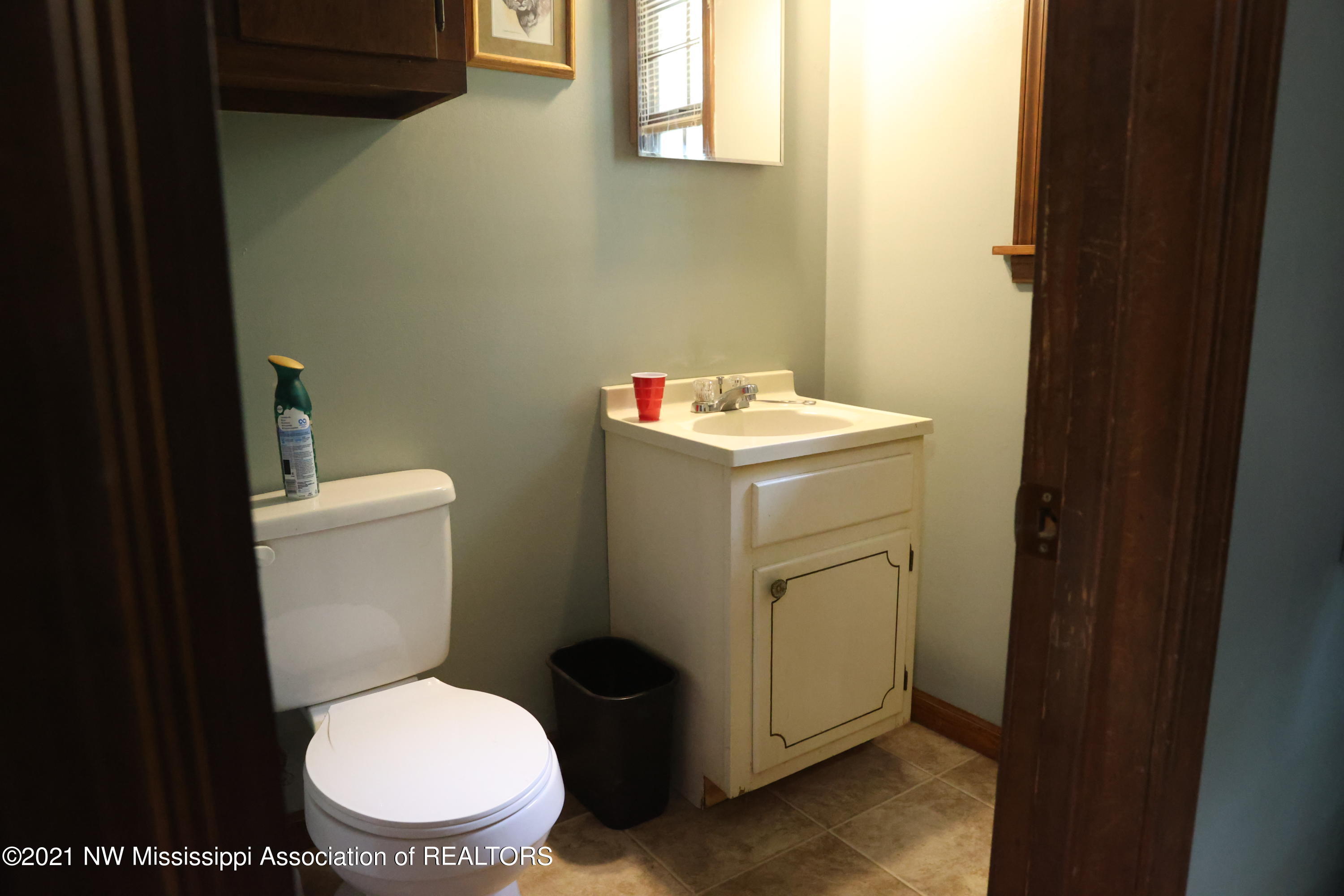 28 Oak Road Byhalia, MS 38611 - Photo 17 of 22 Half bath