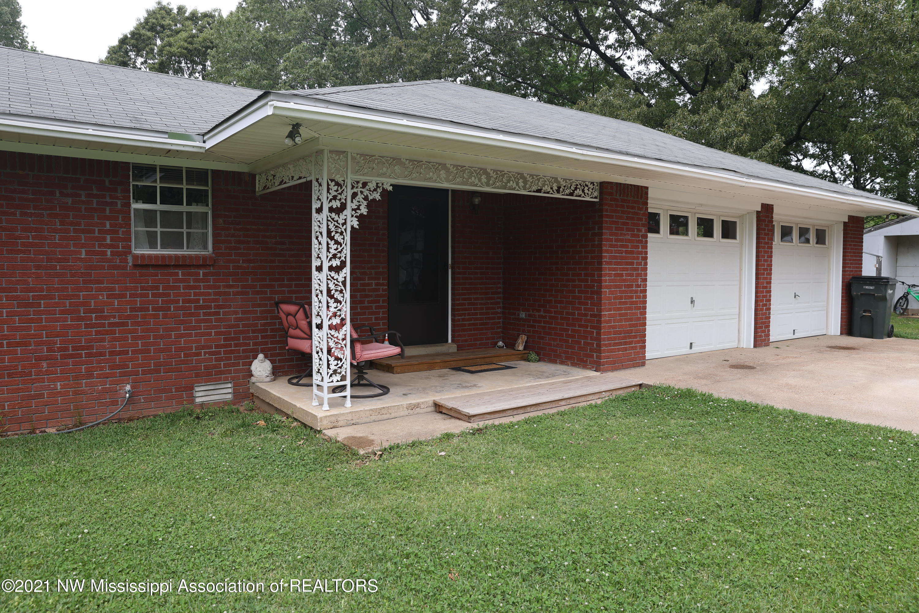 28 Oak Road Byhalia, MS 38611 - Photo 18 of 22 Side