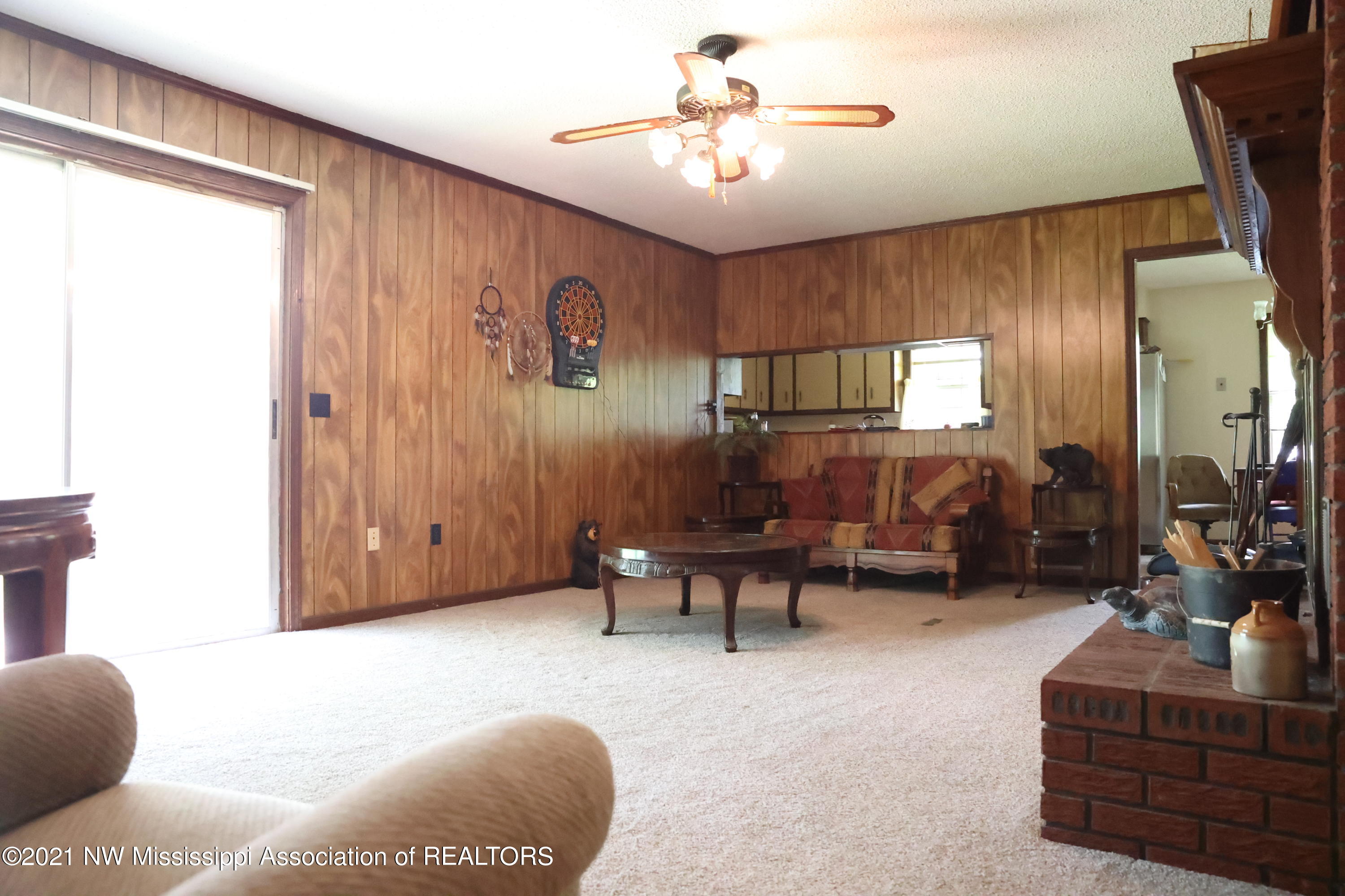 28 Oak Road Byhalia, MS 38611 - Photo 10 of 22 Entertainment area
