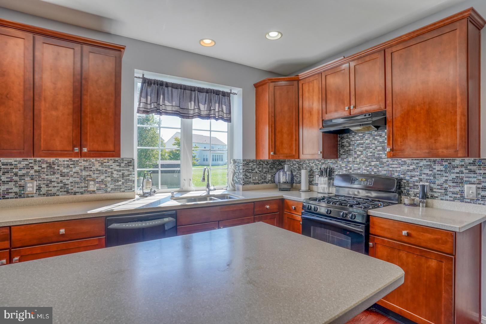 11 Newgate Circle Smyrna, DE 19977 - Photo 15 of 53 5 burner Gas Stove