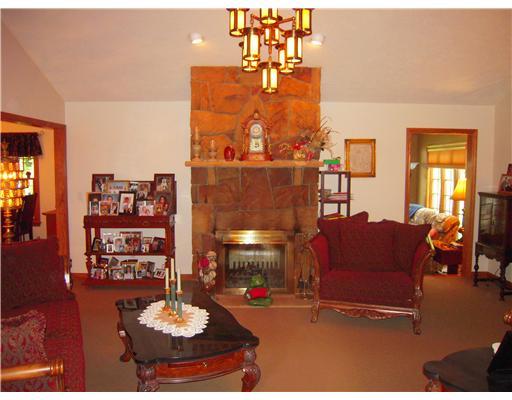 172 Knoch Road Saxonburg, PA 16056 - Photo 12 of 16 Living Room.