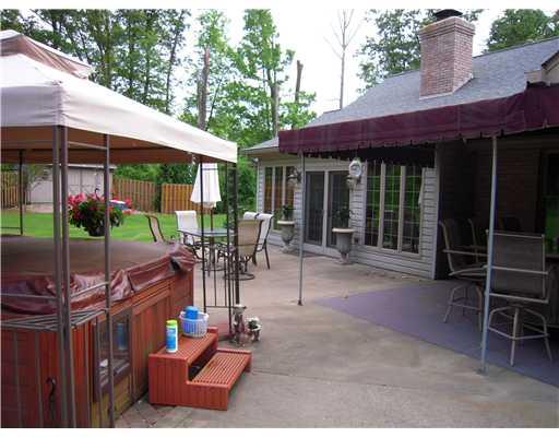 172 Knoch Road Saxonburg, PA 16056 - Photo 3 of 16 Patio/Deck.