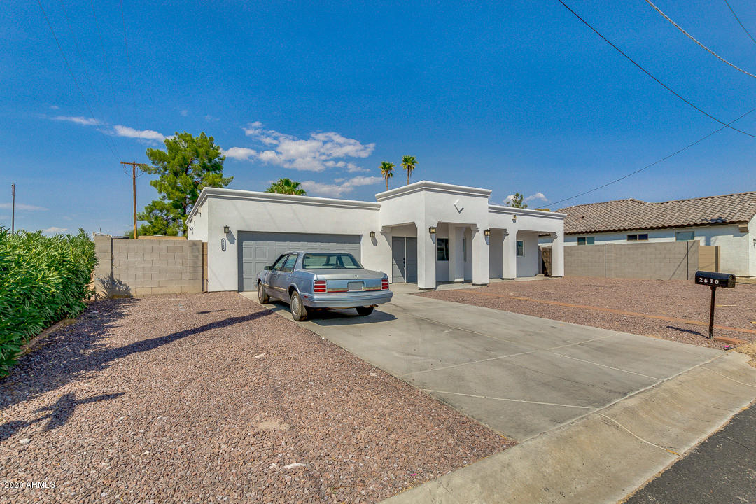 2610 East Danbury Road Phoenix, AZ 85032 - Photo 3 of 37 03-Danbury