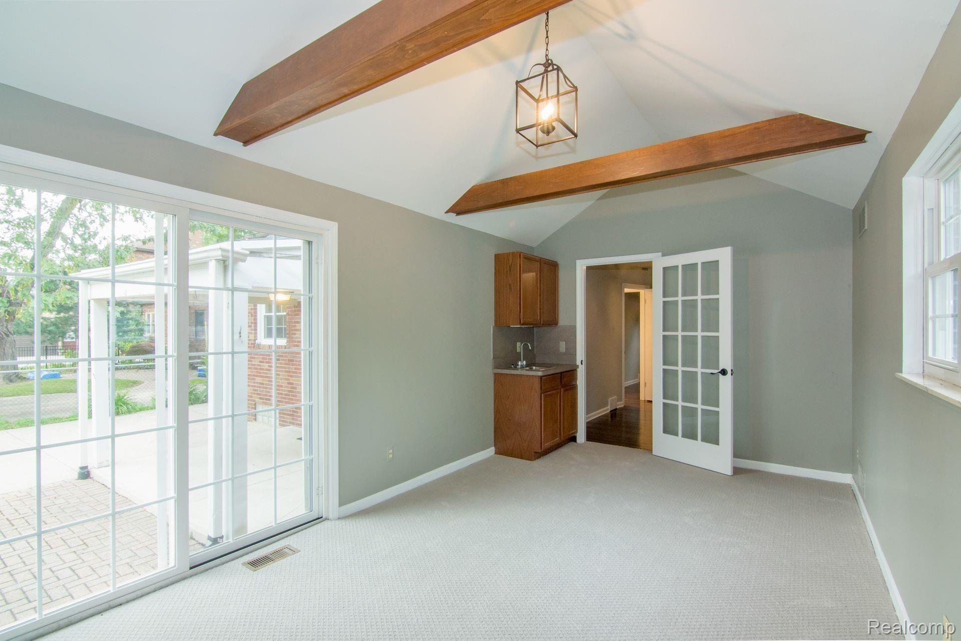 863 Rivard Boulevard Grosse Pointe, MI 48230 - Photo 8 of 19 08---19.jpg