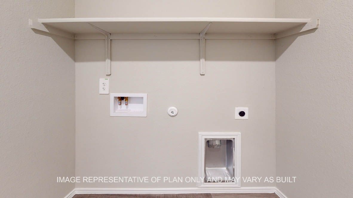 5660 Drake Drive Orange, TX 77632 - Photo 15 of 15 a view of a hallway