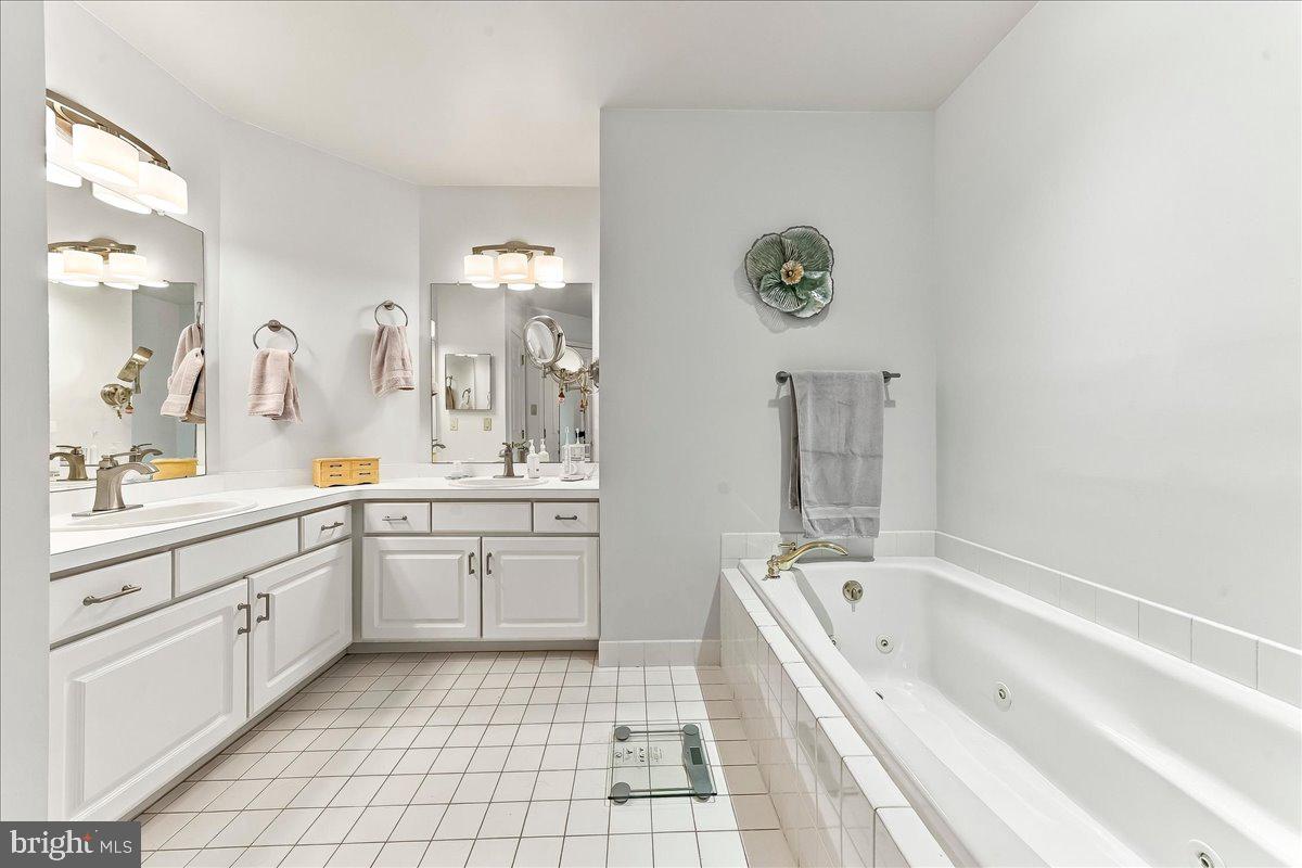 250 Avonwood Road Kennett Square, PA 19348 - Photo 24 of 37 Primary bathroom with jetted tub and double sinks!