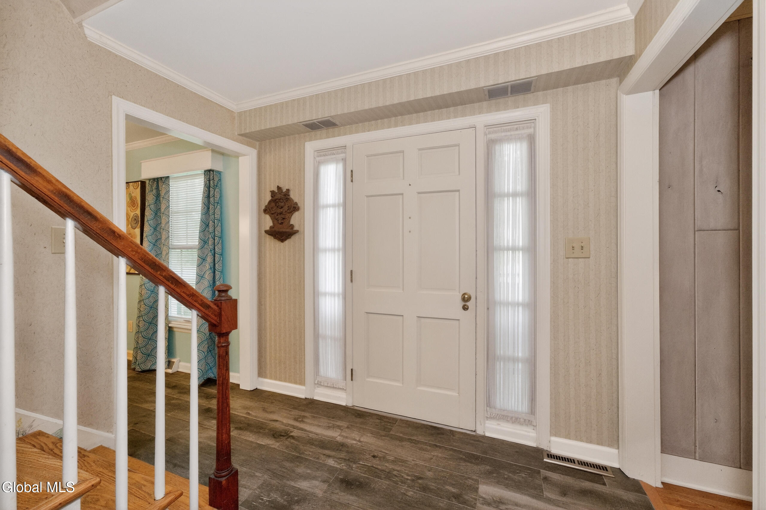 36 Carriage Road Bethlehem, NY 12054 - Photo 6 of 49 1 Entryway 1