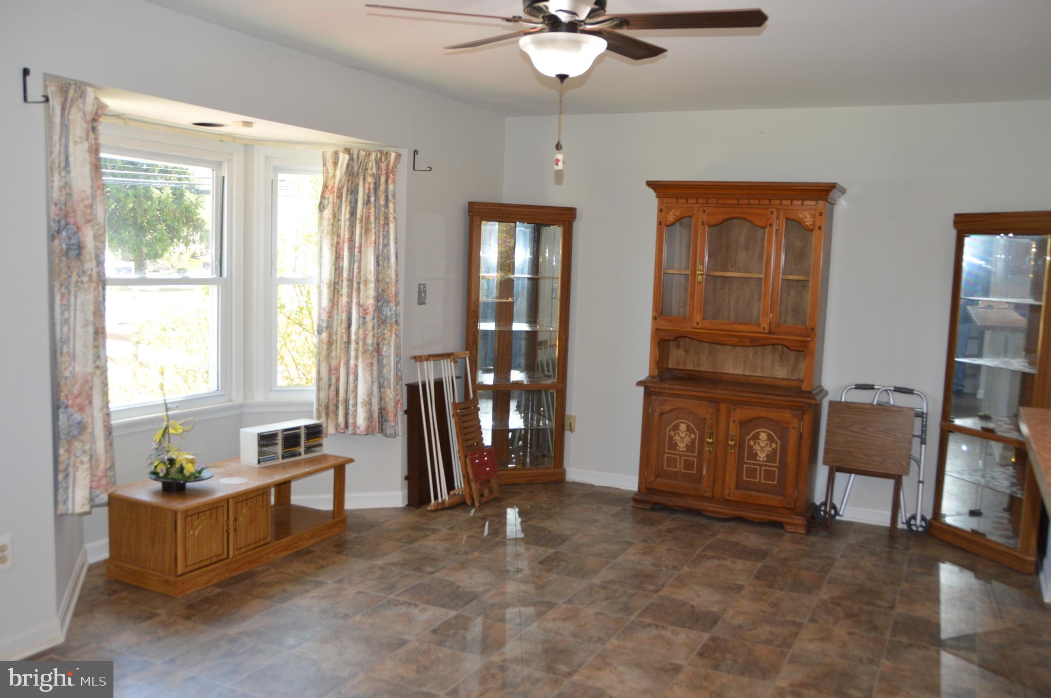 764 Washington Road Westminster, MD 21157 - Photo 2 of 22 Living Room