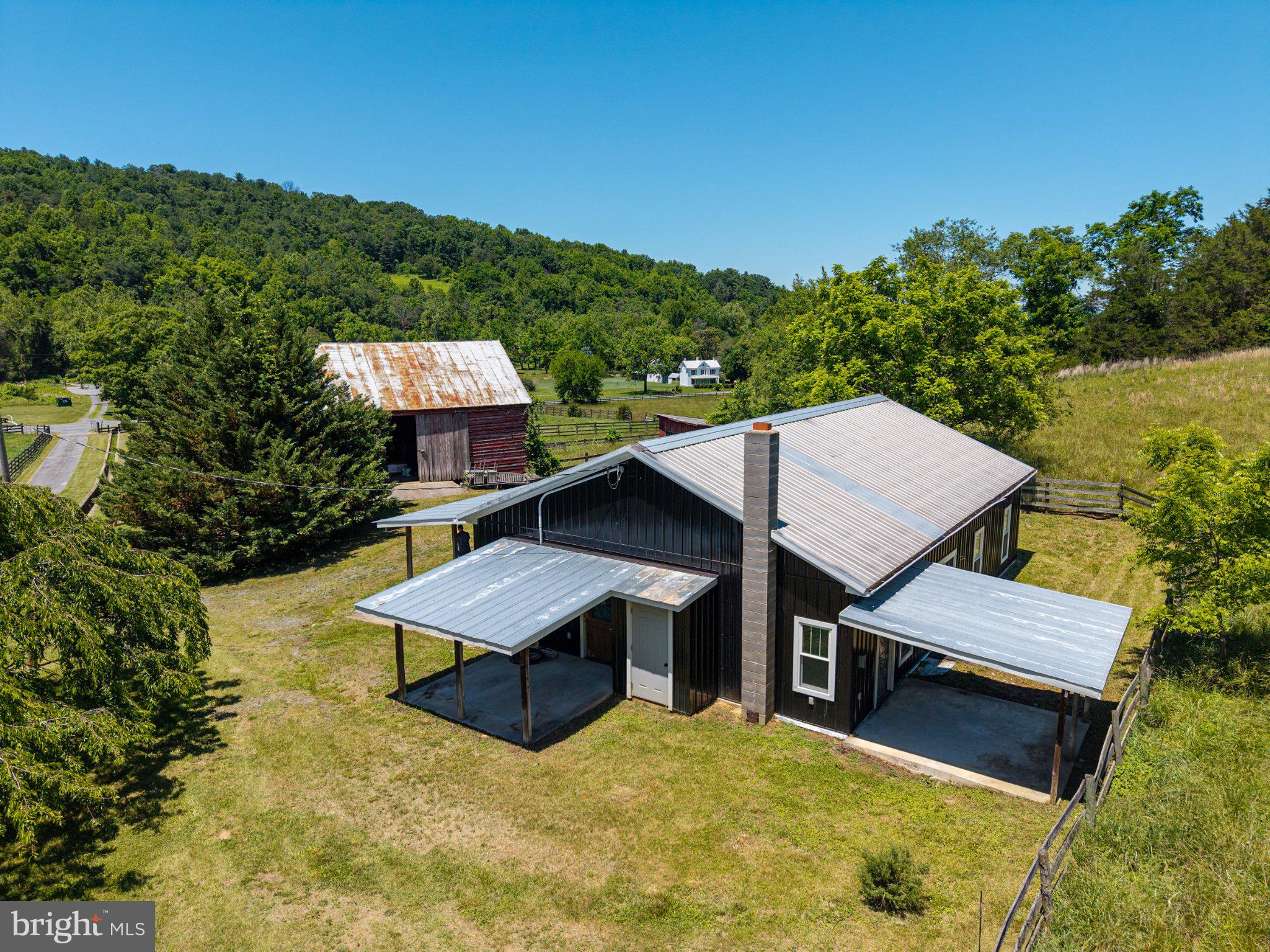 3257 Ida Road Luray, VA 22835 - Photo 5 of 36 Exterior house and barn