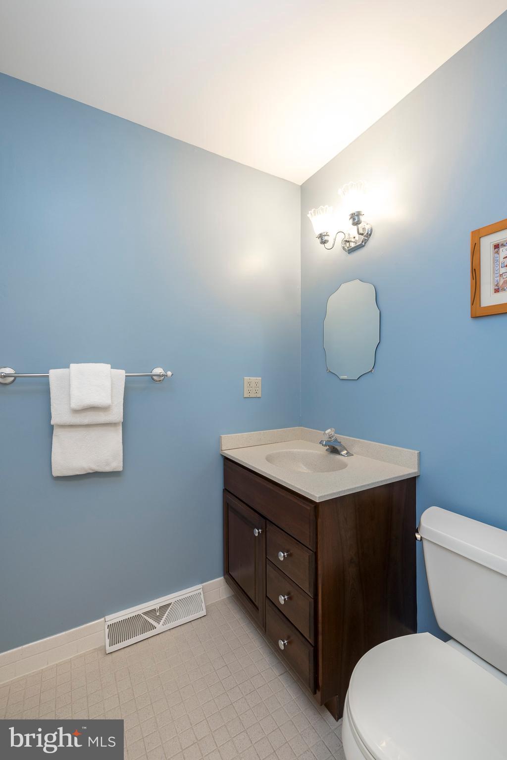 609 Spring Line Drive West Chester, PA 19382 - Photo 18 of 38 Full, hall bath with heated tile floor!