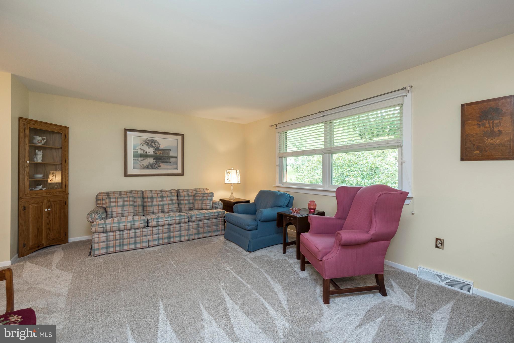 609 Spring Line Drive West Chester, PA 19382 - Photo 6 of 38 Inviting, ample living room!