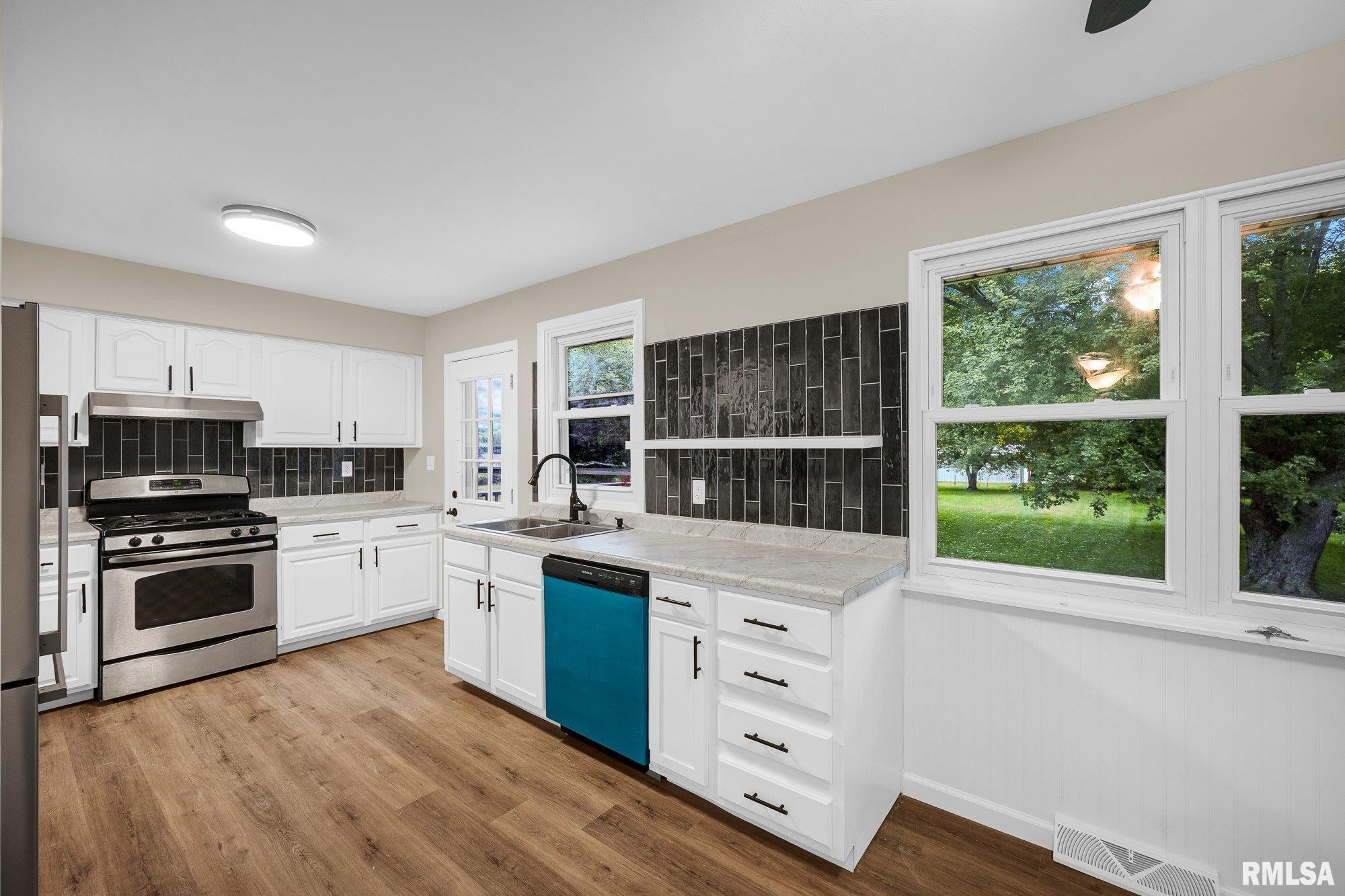 5208 South Cameron Lane Mapleton, IL 61547 - Photo 8 of 28 Gallery Image 8