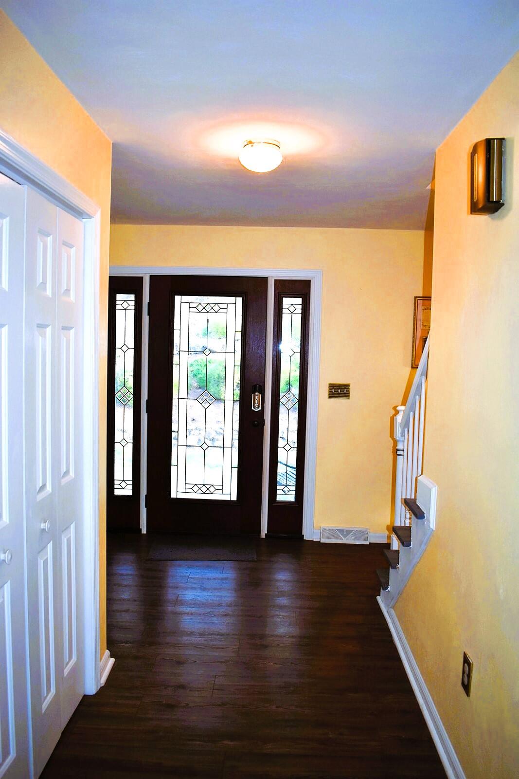 2547 Summit Ridge Road Northeast Roanoke, VA 24012 - Photo 3 of 32 Entry Foyer