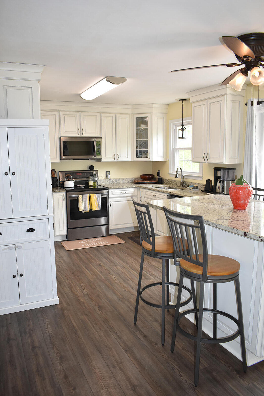 2547 Summit Ridge Road Northeast Roanoke, VA 24012 - Photo 8 of 32 Kitchen (2)