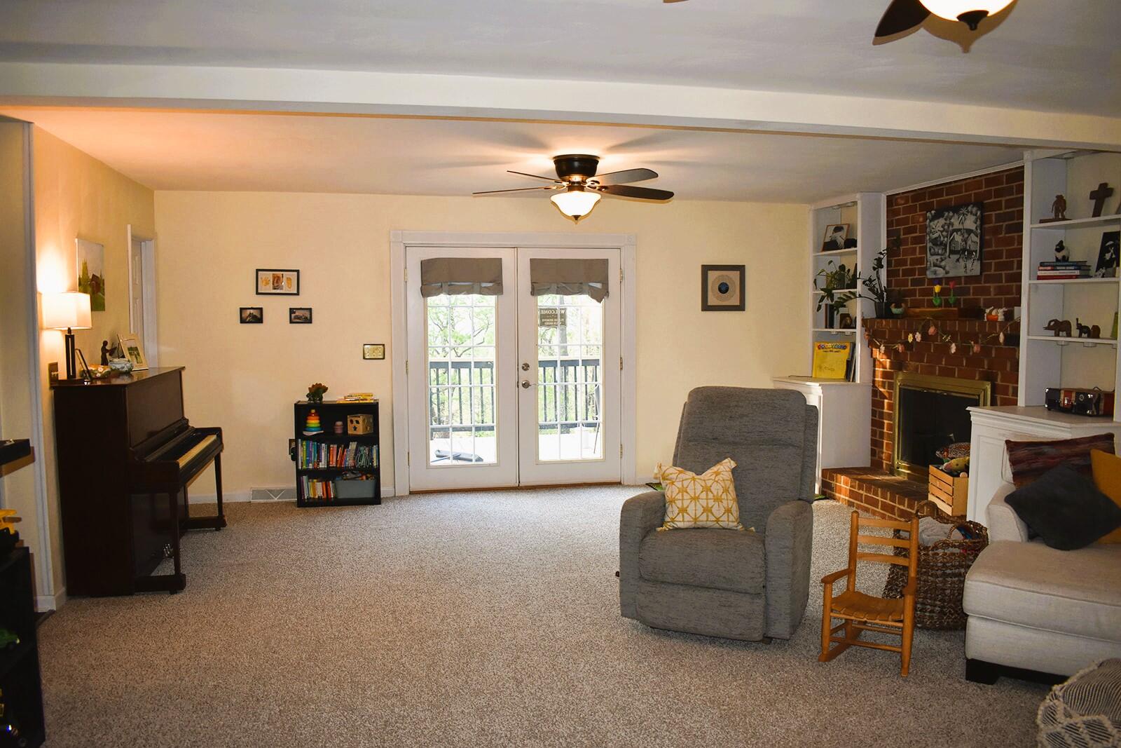 2547 Summit Ridge Road Northeast Roanoke, VA 24012 - Photo 10 of 32 Family Room