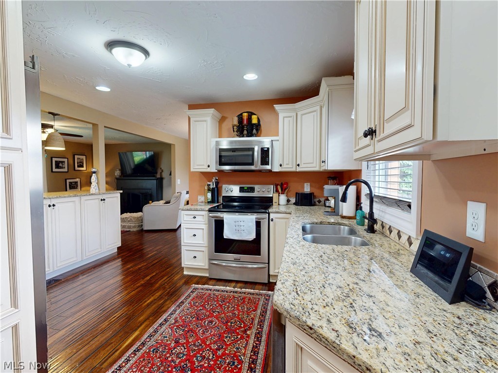 2414 Lakeside Avenue Northwest Canton, OH 44708 - Photo 17 of 34