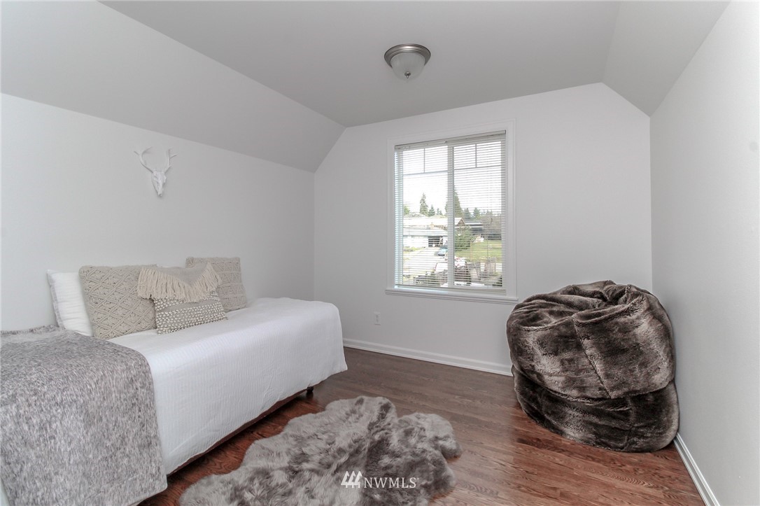 1905 Aberdeen Avenue Northeast Renton, WA 98056 - Photo 12 of 15 Gallery Image 12