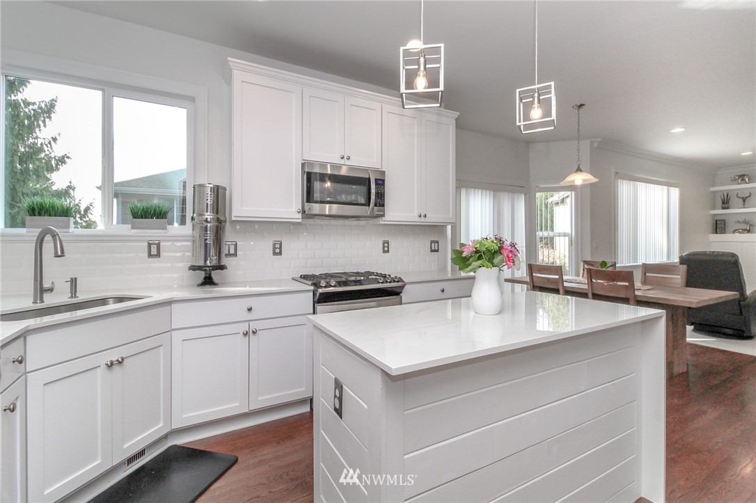1905 Aberdeen Avenue Northeast Renton, WA 98056 - Photo 4 of 15 Gallery Image 4