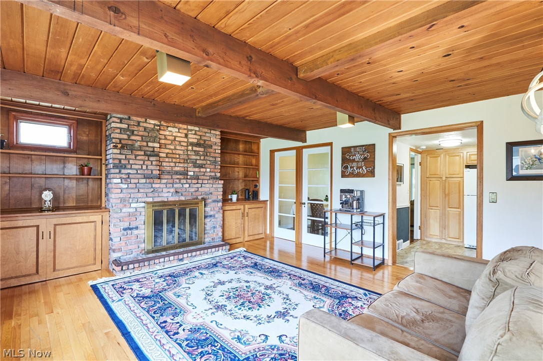 1360 Croyden Road Lyndhurst, OH 44124 - Photo 4 of 28 Gallery Image 4