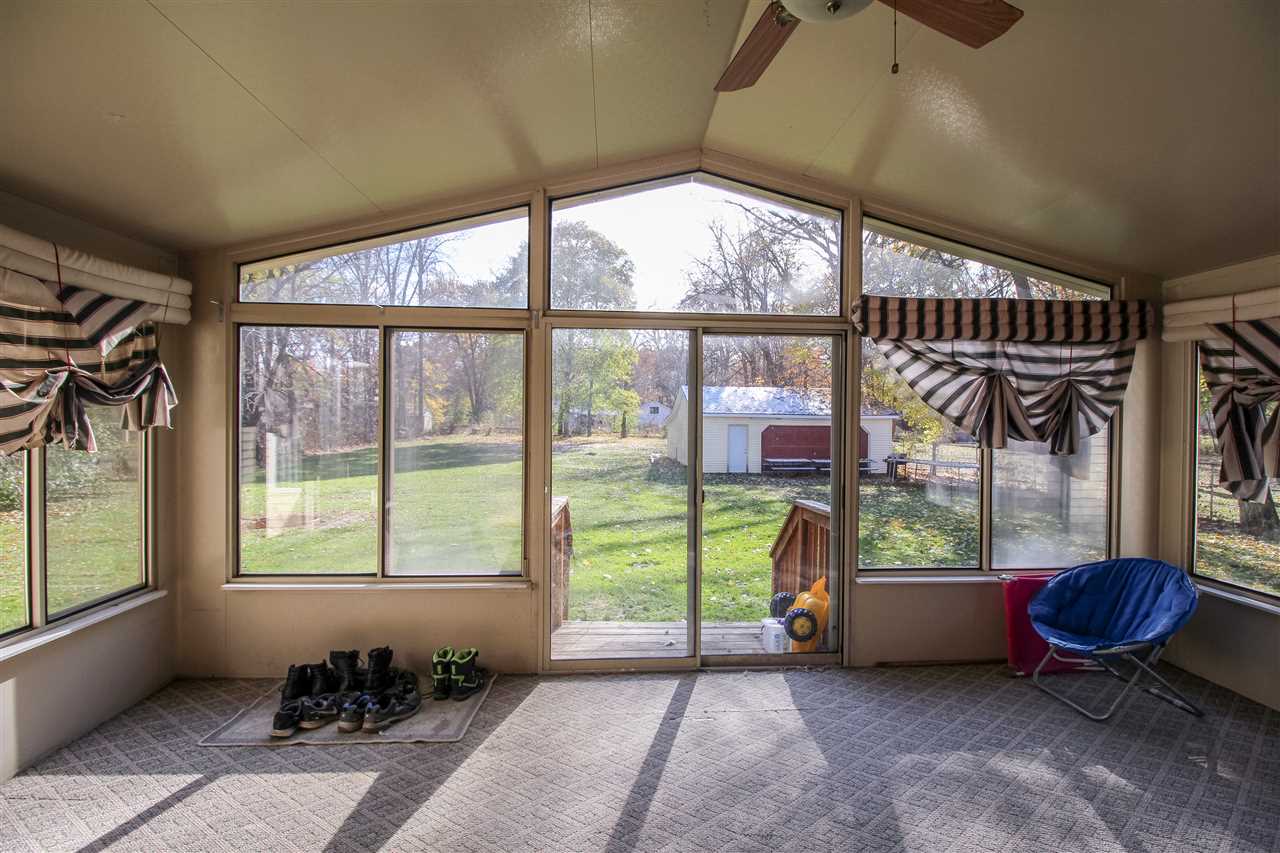 4374 Lapeer Road Burton, MI 48509 - Photo 23 of 49 31400020-22.JPG