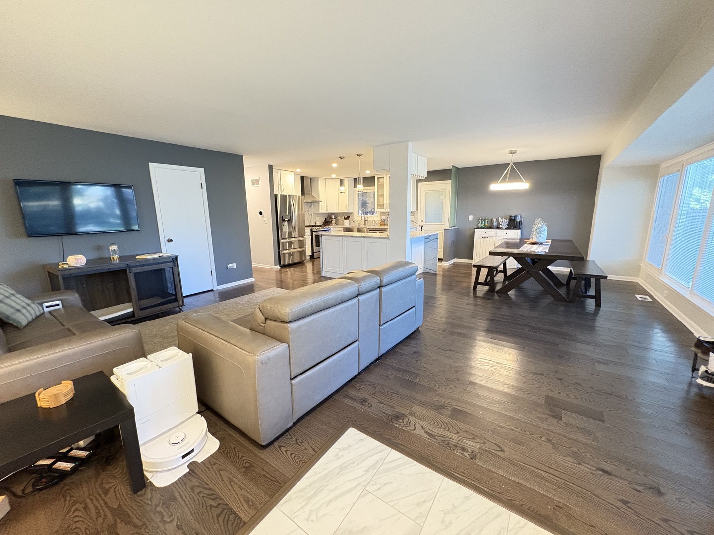 1100 Potter Road Park Ridge, IL 60068 - Photo 3 of 38 a living room with furniture and a flat screen tv