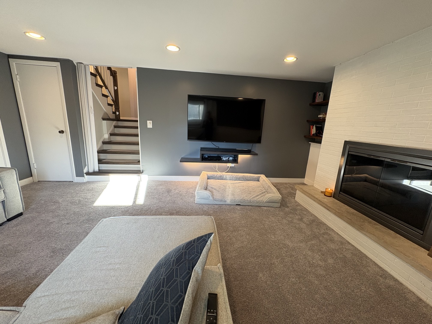 1100 Potter Road Park Ridge, IL 60068 - Photo 44 of 49 a living room with furniture and a flat screen tv