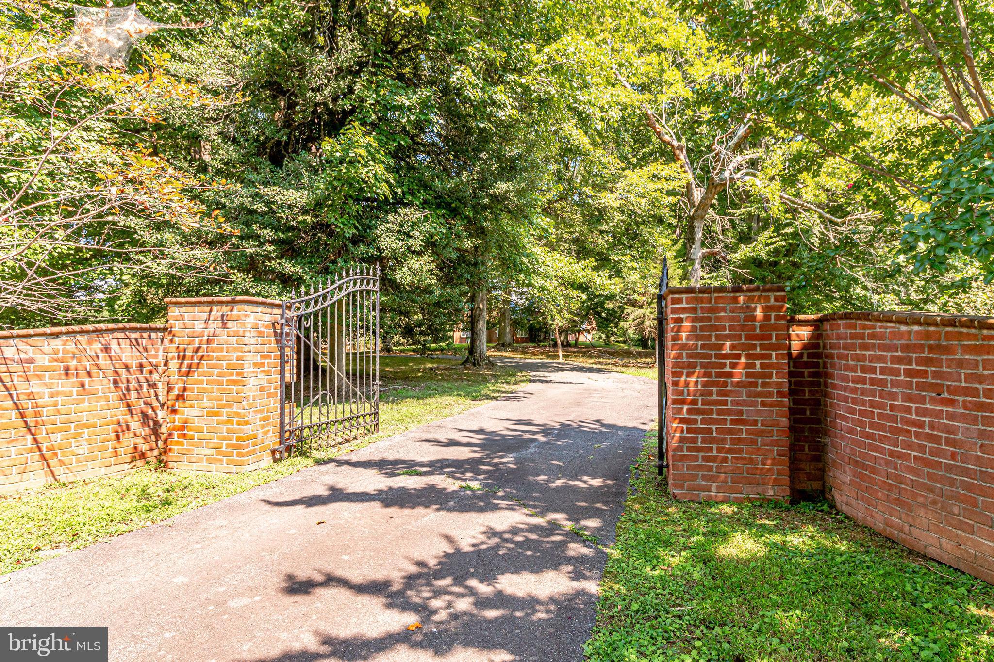 637 River Bend Road Great Falls, VA 22066 - Photo 3 of 40