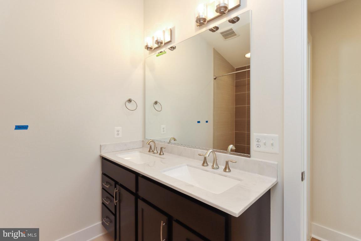 2127 Dixon Road Frederick, MD 21704 - Photo 29 of 34 2nd full bath.