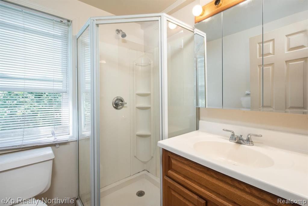 21730 Middlebelt Road Farmington Hills, MI 48336 - Photo 11 of 27